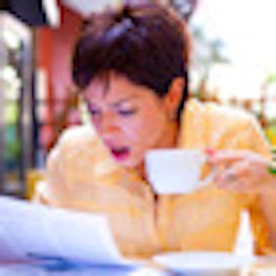 2010 04 16 09 49 45 557 Woman Reading Coffee 70