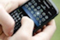 2011 04 05 10 31 01 449 Smartphone Texting 70