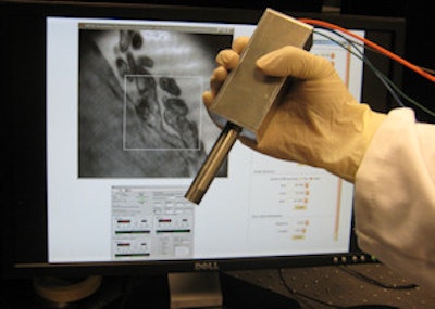 Researchers from the University of Texas at Austin have developed a portable, miniature microscope to improve oral cancer diagnoses and surgical margin assessments. Image courtesy of University of Texas at Austin.