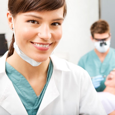 2019 07 03 18 37 7490 Dental Assistant Woman 400