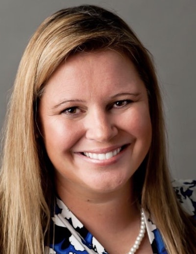 Dr. Julia Heinrichs.