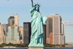 2019 12 03 00 49 1467 New York Statue Liberty 400