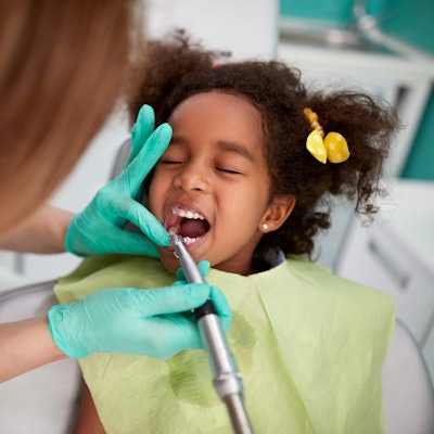 2021 02 01 19 00 9731 Dentist Child Polish 400