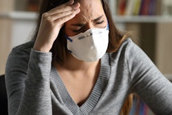 2021 04 22 21 53 3576 Woman Mask Anxiety Covid 400