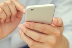 2020 06 05 17 27 0819 Smartphone Hands 400