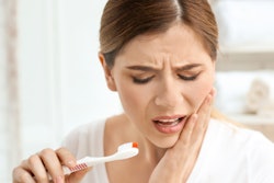 2021 03 04 22 16 8437 Tooth Pain Woman Toothbrush 400