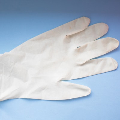 2021 09 13 19 23 1332 Glove Surgical 400