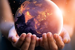 2021 05 27 16 56 5601 Earth Hands Globe World 400