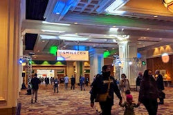 2021 10 15 17 34 5716 2021 10 15 Smile Con Lobby 400