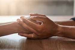 2021 12 10 17 05 4382 Holding Hands 400