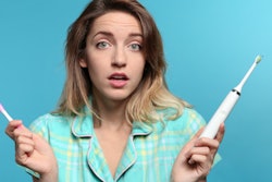 2021 12 10 17 23 9777 Woman Toothbrush 400