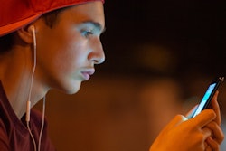 2022 01 14 00 50 0597 Teenager Boy Phone 400