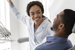 2022 04 04 03 32 2588 Dentist Woman Patient 400