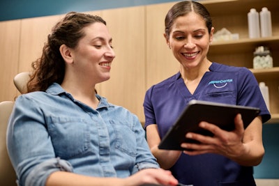 An Aspen Dental dental assistant. Image courtesy of Aspen Dental.