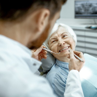 2022 01 07 22 44 2986 Dentist Woman Older Smiling 400