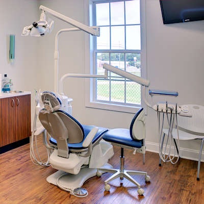 2022 08 26 15 25 1738 Dental Chair Empty 400