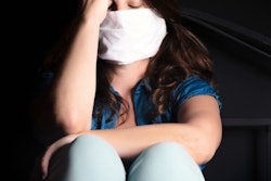2022 10 24 14 51 0010 Patient Woman Mask Stressed 400