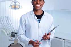 2022 09 09 15 35 7439 Young Dentist Man 400