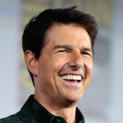 2022 11 10 16 10 0837 2022 11 10 Tom Cruise Celebrity Smiles 400