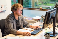 2022 01 27 18 06 0875 Man Office Student 400