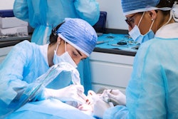 2022 10 19 16 28 5571 Dental Team Patient 400