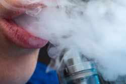 2019 12 16 22 15 2940 Vaping E Cigarette Woman 400