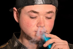 2023 02 15 15 57 3956 Vaping Teenager 400