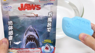The 'Jaws' bath bomb. Image courtesy of the japanesestuffchannel/YouTube.