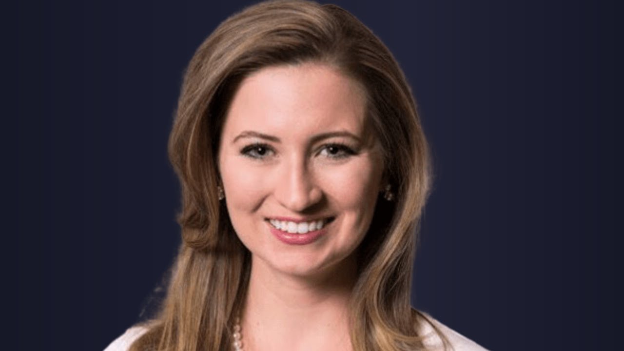 Dr. Lauren Kuhn-Nuth.