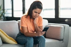 Woman Smartphone Worried Nenetus