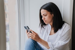 Worried Woman Smartphone Iona