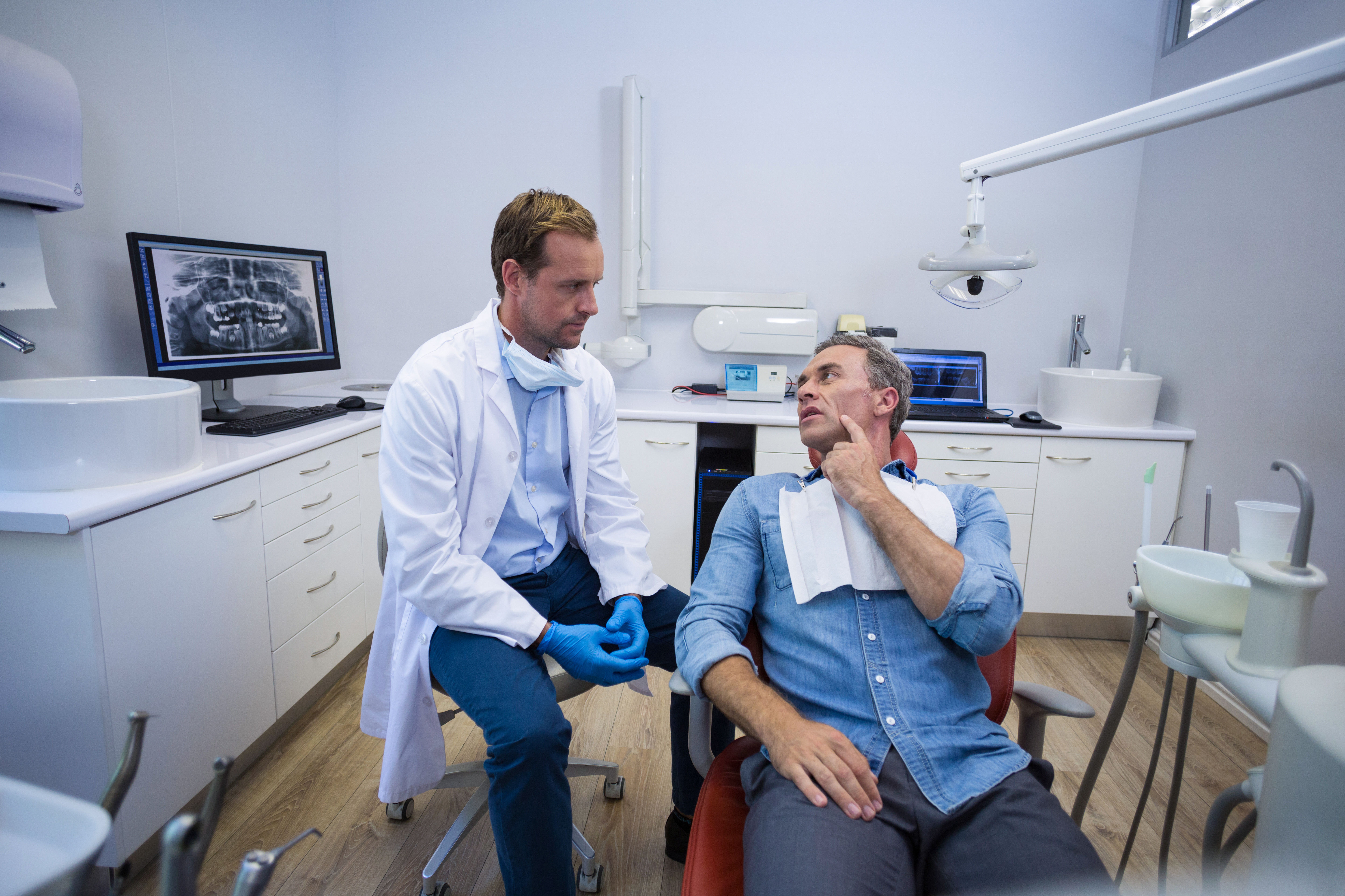 Dentist Patient Consult Wavebreakmedia Micro