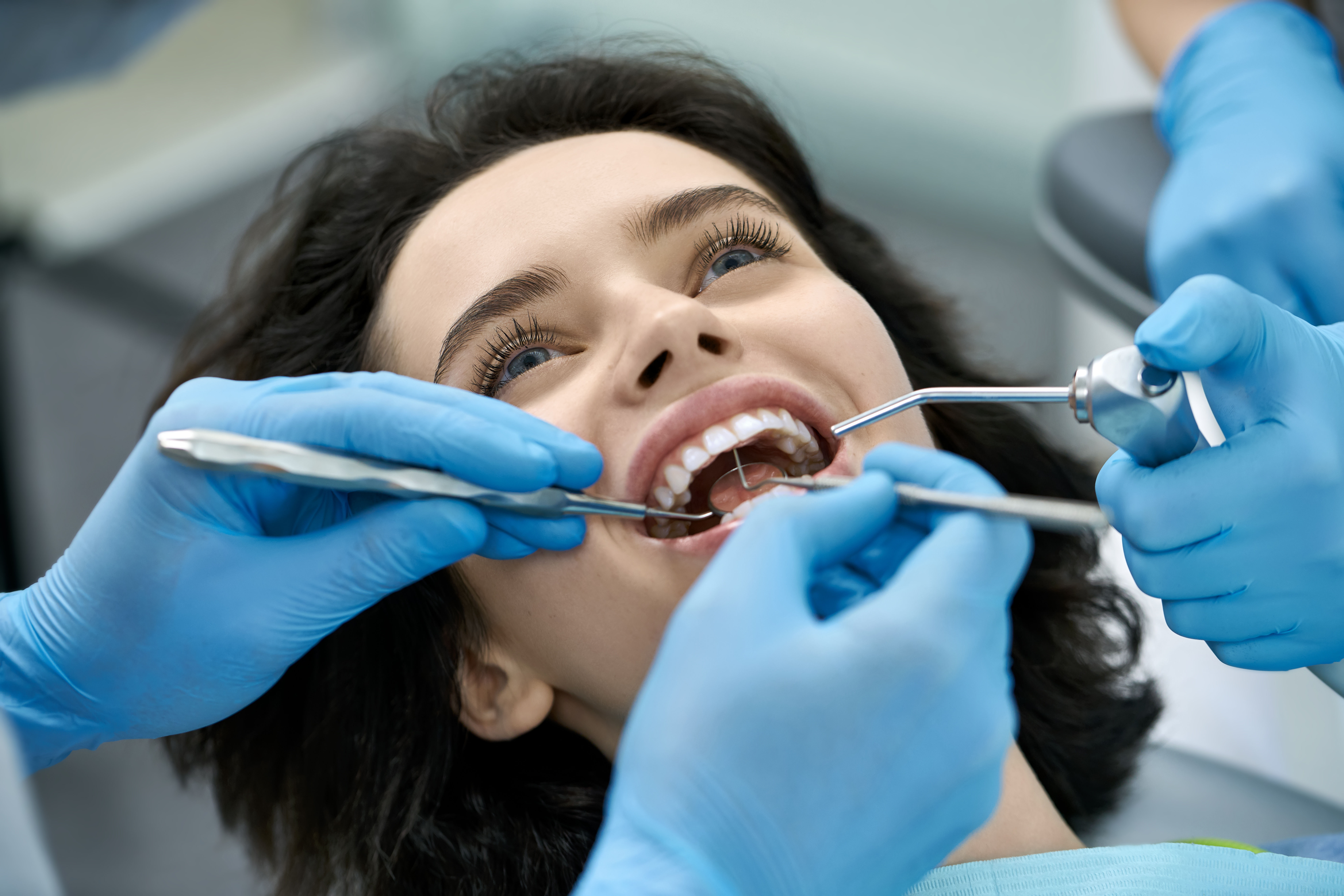 Air Polisher Woman Andriy Bezuglov