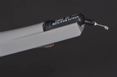 Figure 6: Visalys Bulk Flow capsule with the metal cannula loaded into an AdDent CompexHD composite warming applicator.