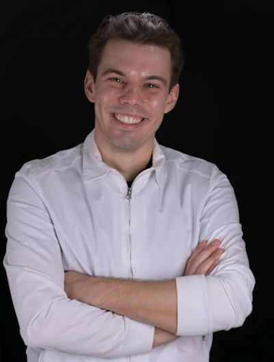 Dr. Piotr Irving.