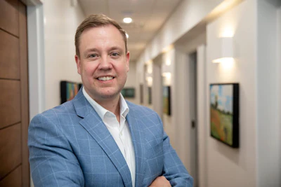 Dr. Niels Ostervemb.