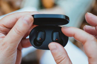 Earbuds Shutterstock Pablo Rasero