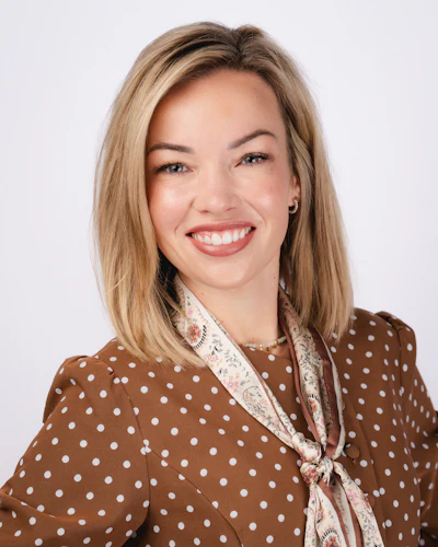 Headshot of Dr. Katelyn Gunn, founder and CEO of Tumbleweed Dental.