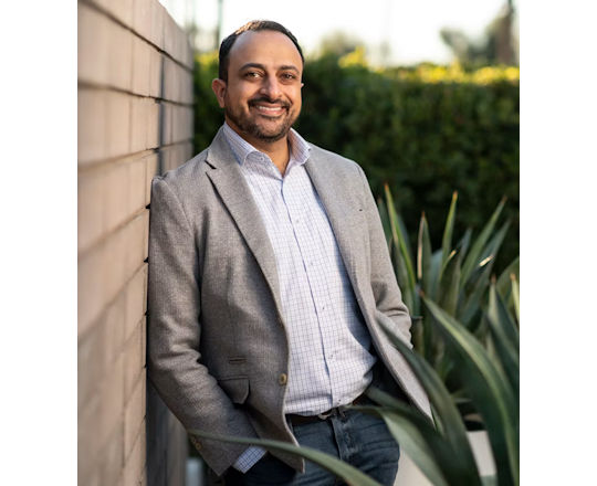 Headshot of Dr. Meena Barsoum, global head of clinical strategy, at SprintRay.