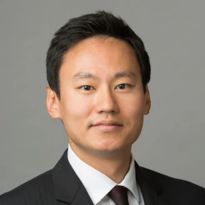 Headshot of Kwanwoo Lee.